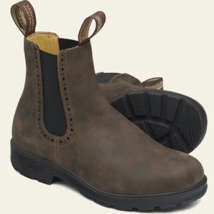 Rustic brown high top Blundstones brand new never worn!